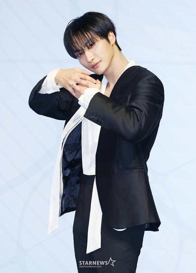 그룹 에이티즈(ATEEZ) 성화가 5일 오후 서울 여의도 페어몬트 앰배서더 호텔에서 진행된 미니 13집 '골든 아워 : 파트 4'(GOLDEN HOUR : Part.4) 발매기념 기자간담회에 앞서 포즈를 취하고 있다. /2026.02.05 /사진=이동훈 photoguy@