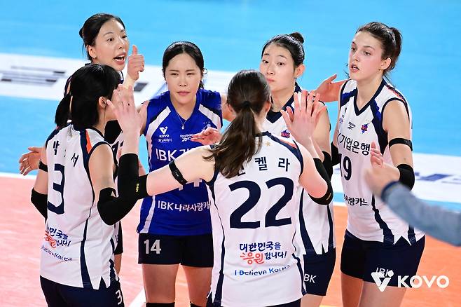 득점 후 기뻐하는 IBK기업은행 선수들 [한국배구연맹 제공. 재판매 및 DB 금지]