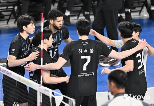 득점 후 기뻐하는 현대캐피탈 선수들  [한국배구연맹 제공. 재판매 및 DB 금지]