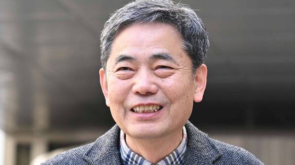 곽상도 전 의원이 6일 서울 서초구 서울중앙지방법원에서 열린 1심 선고를 마친 뒤 입장을 밝히며 밝게 웃고 있다. 이날 법원은 '대장동 50억 클럽' 관련 범죄 수익을 은닉한 혐의를 받는 곽 의원에 대한 공소를 기각했다. 2026.2.6 [공동취재] 연합뉴스