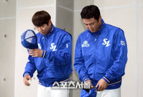 마카오 등에서 원정 도박한 사실이 드러나 사과하고 있는 삼성 투수들. 이들은 현재 모두 유니폼을 벗은 상태다. 사진 | 스포츠서울 DB