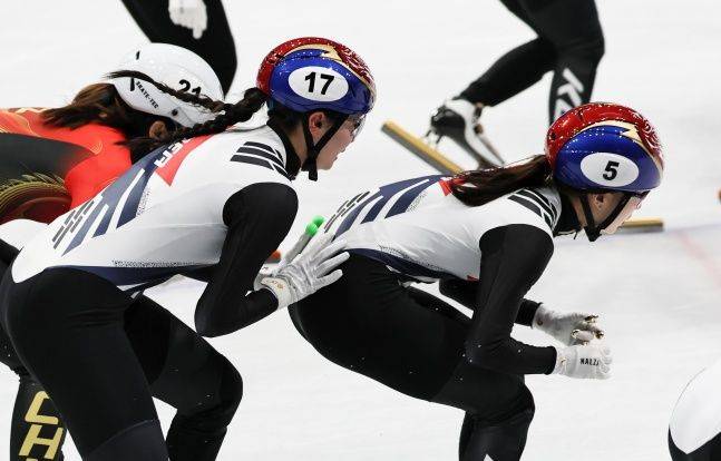 심석희-최민정. ⓒ 뉴시스