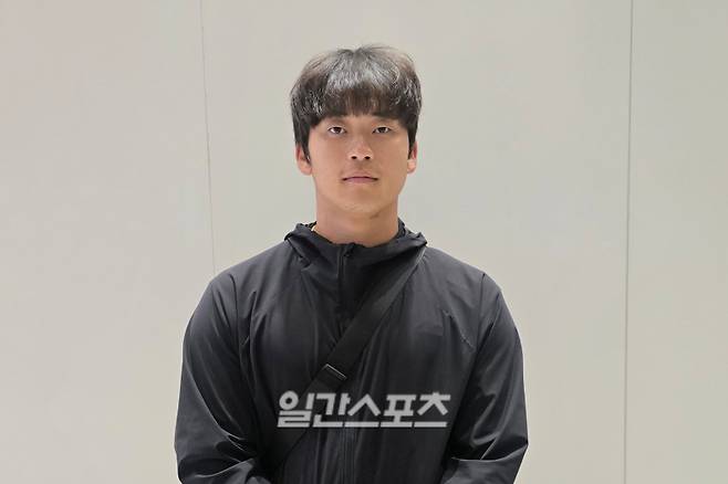 15일 인천국제공항을 통해 대표팀 전지훈련이 열리는 일본 오키나와로 출국한 박영현. 인천공항=윤승재 기자