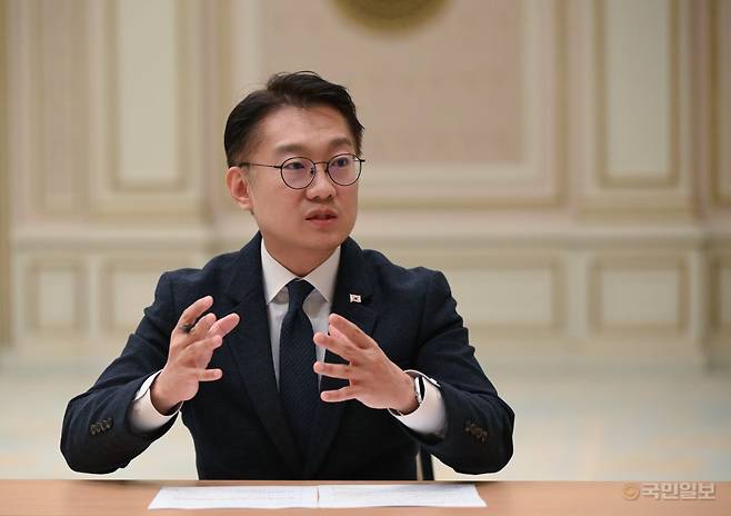 김남준 대변인이 지난 12일 청와대 영빈관에서 국민일보와 인터뷰하고 있다. 김지훈기자