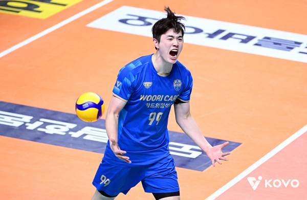 우리카드가 OK저축은행을 상대로 완승을 거뒀다. 사진 제공= KOVO