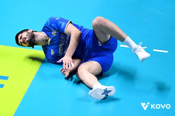 우리카드의 알리는 이날 경기 도중 쓰러졌지만, 큰 부상은 피했다. 사진 제공= KOVO