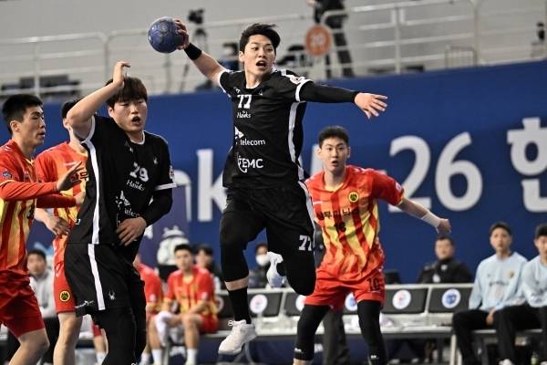 사진 점프슛하는 SK호크스 이주승