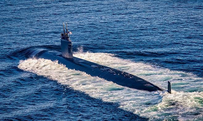 미 해군 LA급 핵추진잠수함이 수면 위로 항해하고 있다. 세계일보 자료사진