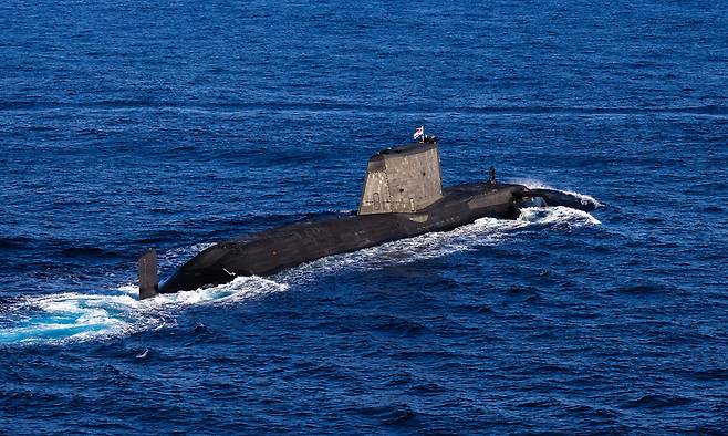 영국 해군 아스튜트급 핵추진잠수함이 수면 위로 항해하고 있다. 세계일보 자료사진