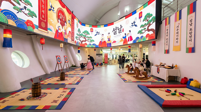 한강플플 설날 놀이터 - 한강플플 설날 놀이터의 전통놀이 체험존 서울시 제공