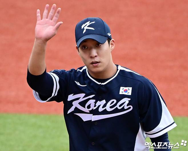 삼성 라이온즈 투수 원태인이 굴곡근 부상으로 2026 월드베이스볼클래식(WBC) 대표팀 최종 엔트리에서 제외됐다. KBO는 WBC 조직위원회에 LG 트윈스 투수 유영찬 대체 선수 선발에 대한 승인 요청을 보낸 상태다. 사진 엑스포츠뉴스 DB