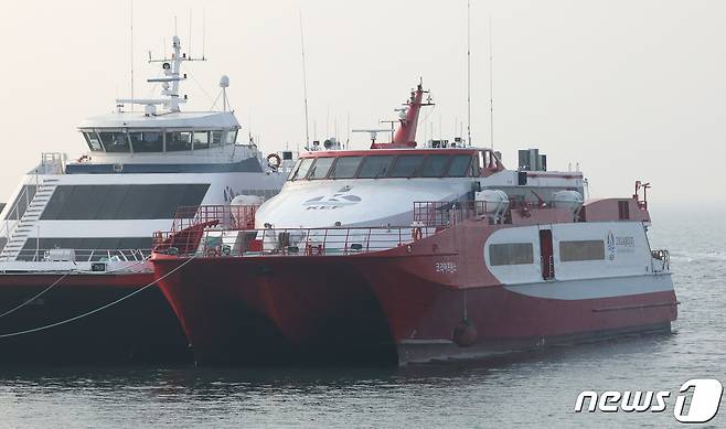 인천 중구 인천항연안여객터미널에 백령도로 향하다 회항한 코리아 프린스호가 정박해 있다. 2024.1.5 ⓒ 뉴스1 장수영 기자
