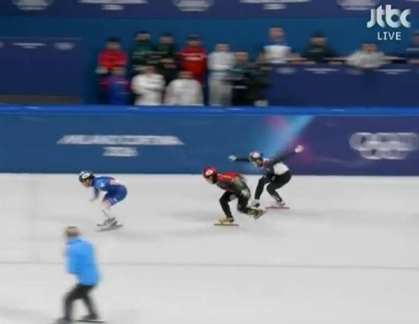 무게중심을 잃는 임종언. ⓒJTBC