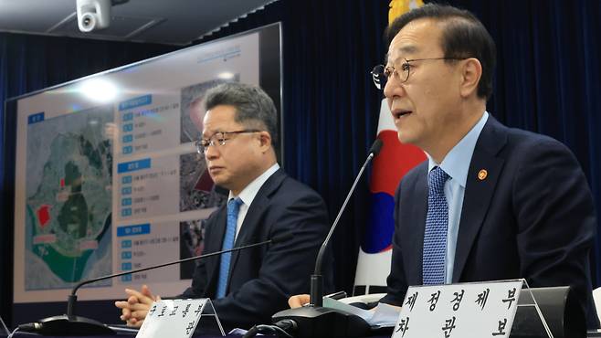 김윤덕 국토교통부 장관이 지난달 29일 서울 종로구 정부서울청사에서 도심 주택공급 확대 및 신속화 방안을 발표하고 있다. /뉴스1