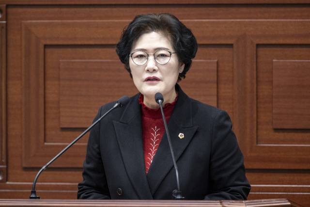 North Gyeongsang provincial council member Nam Young-sook speaks during the 360th extraordinary session of the North Gyeongsang Provincial Council on Jan. 28. [NORTH GYEONGSANG PROVINCIAL COUNCIL]