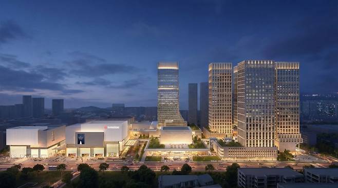 신세계그룹이 3조원을 투자해 조성 예정인 '더그레이트 광주' 조감도. 1단계로 백화점 신관이 먼저 신축되고, 2단계로 터미널·호텔·공연장·업무시설이 들어서는 터미널빌딩과 주거·의료·양로·교육시설이 신축된다. 광주광역시 제공