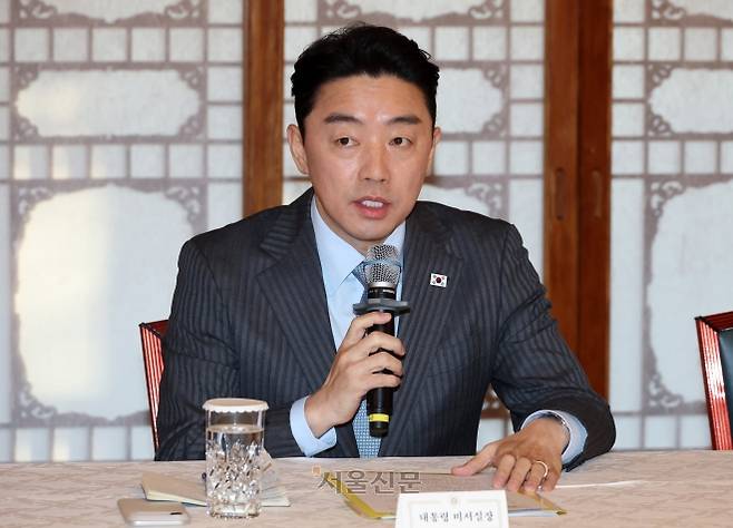 강훈식 대통령 비서실장 - 강훈식 대통령 비서실장이 지난 8일 오후 서울 종로구 국무총리공관에서 열린 제6차 고위당정협의회에서 발언하고 있다.  도준석 전문기자