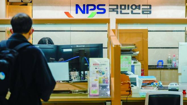 회사가 4대보험료를 임금에서 공제한 후 납부하지 않았다면, 형법상 횡령죄에 해당할 수 있다.[사진｜뉴시스]