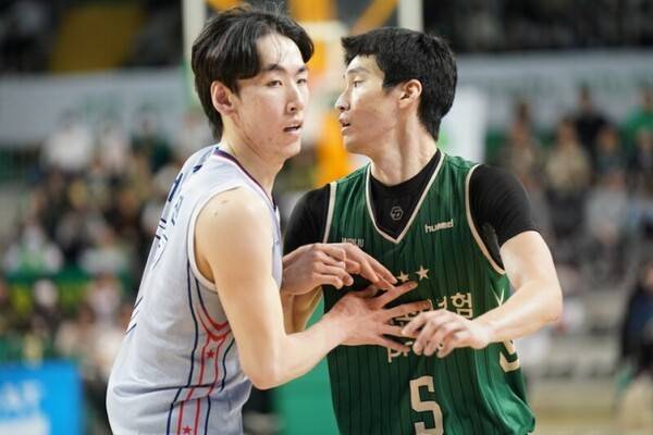 현대모비스 서명진(왼쪽)과 DB 정호영. /사진=KBL