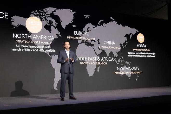 호세 무뇨스 현대자동차 대표이사 사장이 '2025 현대차 CEO 인베스터 데이'에서 발표하고 있다. 현대차