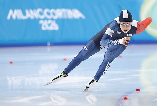 이탈리아 밀라노 스피드스케이팅 스타디움에서 열린 2026 밀라노ㆍ코르티나담페초 동계올림픽 스피드스케이팅 여자 500m에 출전한 이나현이 경기를 펼치고 있다.연합뉴스