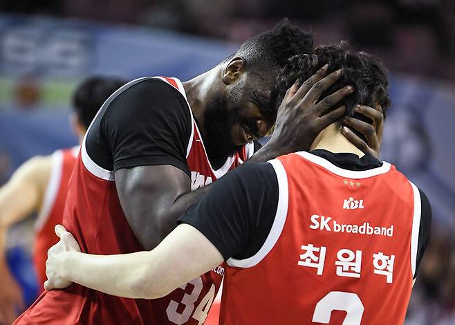 17일 남자프로농구(KBL) 서울 삼성과 경기에서 활약한 서울 에스케이(SK) 자밀 워니. 한국농구연맹 제공