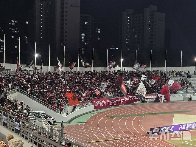 [서울=뉴시스] 하근수 기자= 프로축구 K리그1 FC서울 서포터즈 '수호신'. 2026.02.17. hatriker22@newsis.com