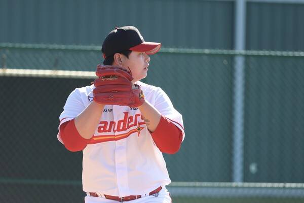 김민의 불펜 피칭(사진=SSG)