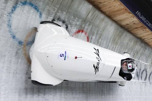 봅슬레이 2인승 3차 시기 경기 펼치는 김진수-김형근. 사진=연합뉴스