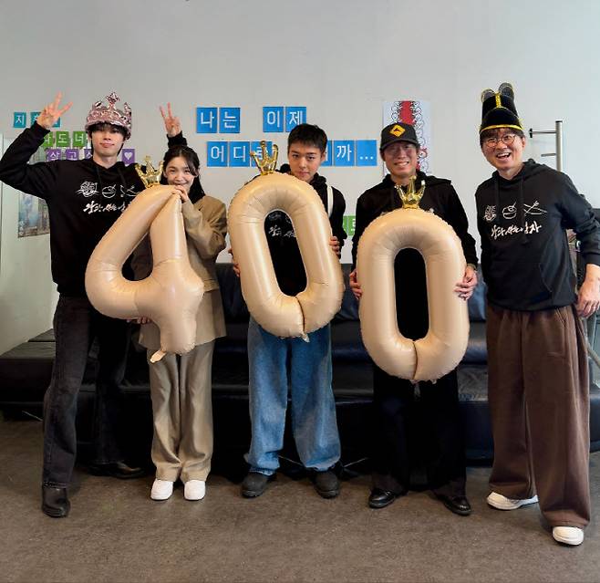 영화 '왕과 사는 남자' 400만 돌파 인증 사진. (사진=쇼박스)