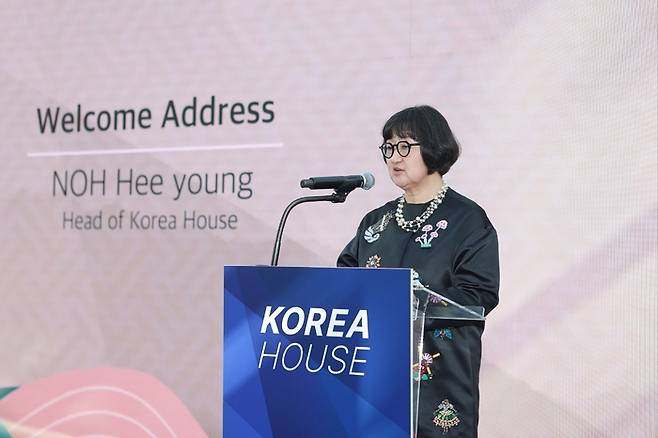 노희영 코리아하우스 지원단장이 2026 밀라노·코르티나 동계올림픽 기간 동안 빌라 네키 캄필리오에 마련된 ‘코리아 하우스’에서 인사말을 전하고 있다. 사진 | 대한체육회