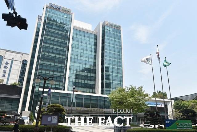 NH농협금융지주가 은행을 중심으로 구축한 인공지능(AI) 거버넌스를 그룹 전 계열사로 확산하는 전략을 추진 중이다. /더팩트 DB