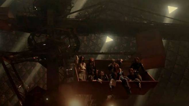 현대제철 당진제철소에서 에스파의  ‘더티 워크(Dirty Work)를 촬영했다. 에스파 뮤직비디오 캡처