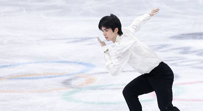 피겨 차준환이 13일(현지 시각) 이탈리아 밀라노 아이스 스케이팅 아레나에서 열린 2026 밀라노·코르티나담페초 동계올림픽 피겨 스케이팅 남자 싱글 프리 스케이팅에서 연기를 펼치고 있다. /뉴스1