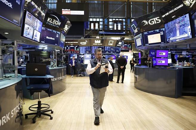 연휴를 마치고 17일(현지시간) 다시 문을 연 뉴욕증시가 17일(현지시간) 초반 약세를 딛고 상승세로 마감했다. UPI 연합