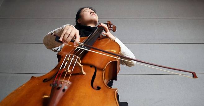 자폐를 앓고 있는 첼리스트 이정현 양이 12일 오후 일산 mbc드림센터에서 연습에 앞서 중앙일보와 인터뷰했다. 강정현 기자