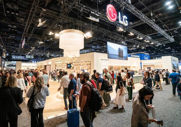 LG전자가 17일(현지 시간) 미국 플로리다주 올란도 오렌지카운티컨벤션센터에서 열린 북미 최대 규모의 주방·욕실 전시회 ‘KBIS 2026’에 참가해 AI 가전을 소개하고 있다. 사진 제공=LG전자