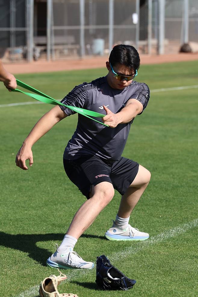 ▲ LG 2년차 투수 김영우는 올해 목표를 부상 없는 시즌, 연속성 있는 활약으로 정했다. 그러다 보면 팀도 우승하고, 다시 국가대표에 뽑힐 수 있지 않을까 하는 기대가 있다. ⓒ LG 트윈스