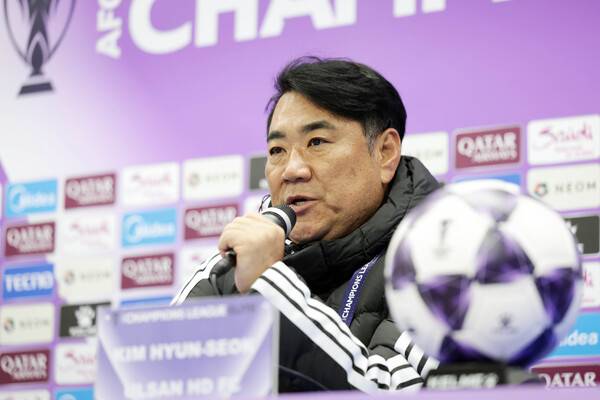 '16강 진출 노리는' 울산HD, 상하이 원정경기 앞두고 "승리 의지 강하다"...사진은 울산HD 김현석 감독.(사진제공=울산HD)