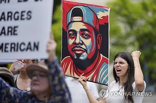 행정 실수로 추방된 아브레고 가르시아 지지 시위 [AP=연합뉴스 자료사진]