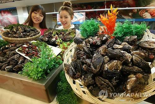 마트에서 판매하는 홍합 [연합뉴스 자료 사진]