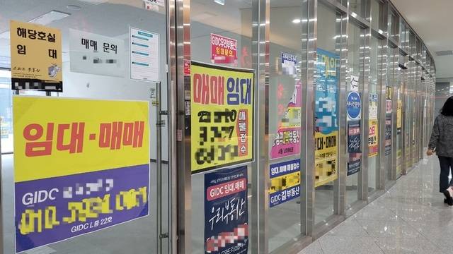 경기도 광명시 일직동 내 한 지식산업센터 1층 상가 대부분이 비어있는 모습. (사진=브릿지경제 DB)