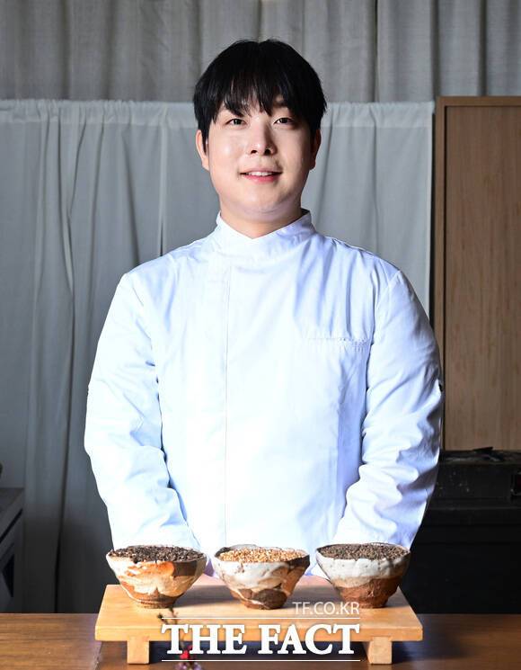 넷플릭스 '흑백요리사2'에 '무쇠팔'로 출연한 박주성 셰프가 10일 오후 서울 마포구 '소바쥬(Sobajuu)'에서 <더팩트>와 인터뷰를 진행했다./이새롬 기자