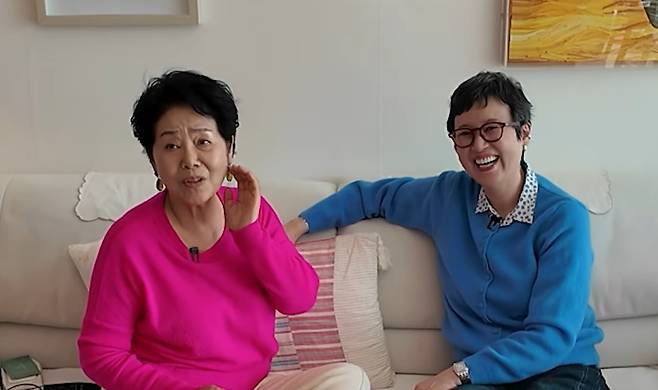 유방암 투병 사실을 고백한 방송인 박미선(오른쪽)과 배우 선우용여. /유튜브