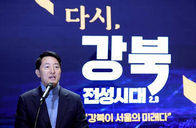 오세훈 서울시장이 19일 서울시청 서울갤러리 미래관에서 강남·북 균형발전을 실현하기 위한 ‘다시, 강북전성시대 2.0’ 기자설명회를 하고 있다. 뉴시스