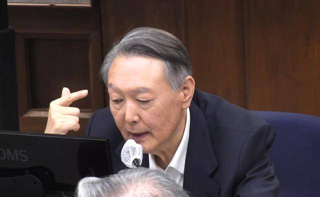 12·3 비상계엄 관련 내란 우두머리 혐의로 기소된 윤석열 전 대통령이 지난달 13일 서울 서초구 서울중앙지방법원 417호 형사대법정에서 열린 내란 우두머리 혐의 결심공판에서 최후진술하고 있다. 서울중앙지법 제공