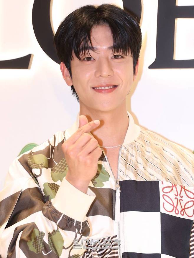 배우 채종협이 18일 오후 서울 서초구 반포동에서 열린 한 패션 브랜드 포토콜 행사에 참석해 포즈를 취하고 있다. 서병수 기자 qudtn@edaily.co.kr /2024.04.18/