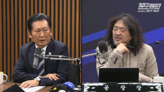 지난달 6일 유튜브방송 ‘김어준의 겸손은힘들다 뉴스공장’에 출연했던 정청래 더불어민주당 대표의 모습. 유튜브 캡처