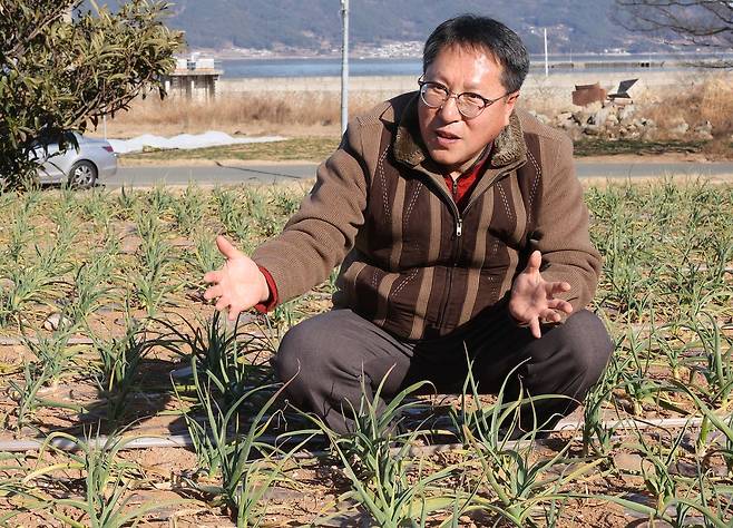 조병래 이장은 2015년 부산에서 잘나가던 학원을 정리하고 경남 남해군 고향 마을로 돌아왔다. 송봉근 객원기자