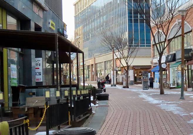 지난 2월 6일 금요일 퇴근 무렵 강원혁신도시의 거리 풍경. 금요일 오후부터 일요일 오후까지 혁신도시는 '유령 도시'가 된다. 김홍준 기자